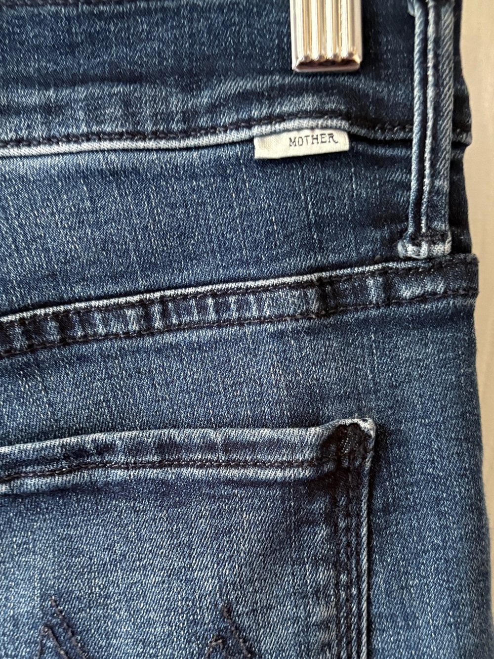 MOTHER The Weekender Fray Mid-Rise Flare Jeans in Mint Condition Medium Wash 28 - Picture 10 of 14